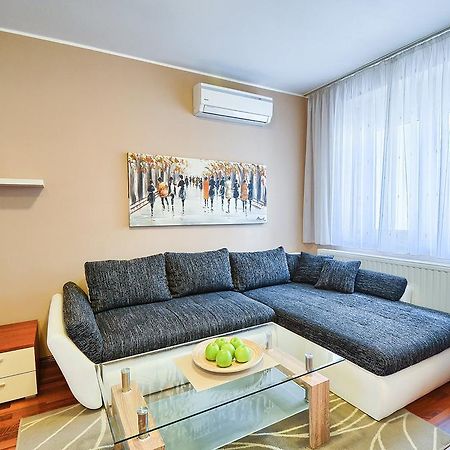 E&E Apartment Arena With Free Private Parking Pula Ngoại thất bức ảnh