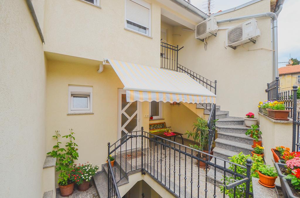 E&E Apartment Arena With Free Private Parking Pula Ngoại thất bức ảnh