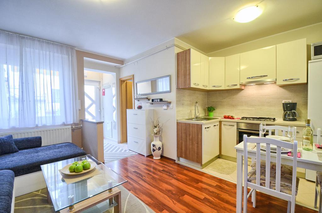 E&E Apartment Arena With Free Private Parking Pula Ngoại thất bức ảnh