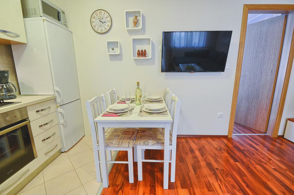 E&E Apartment Arena With Free Private Parking Pula Ngoại thất bức ảnh