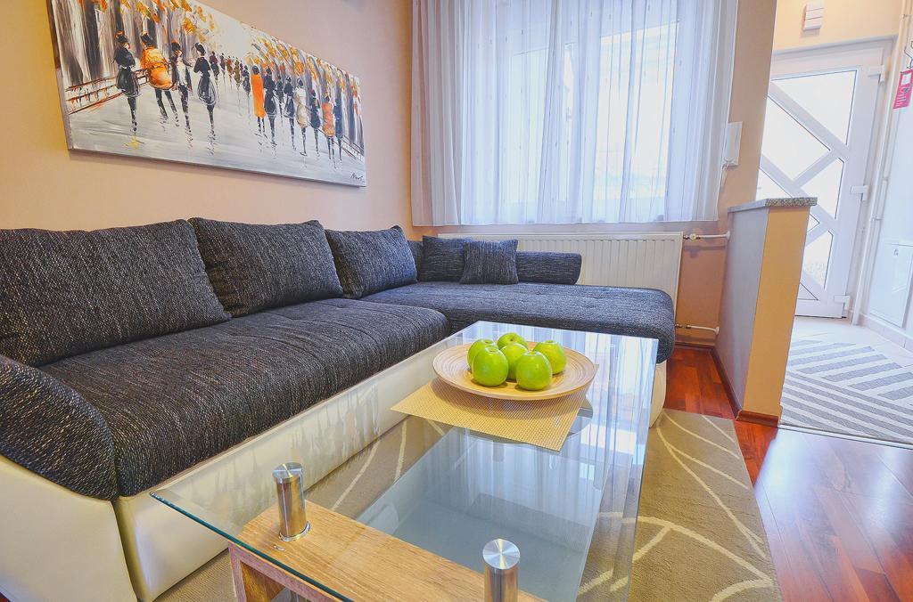 E&E Apartment Arena With Free Private Parking Pula Ngoại thất bức ảnh