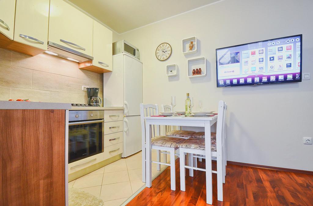 E&E Apartment Arena With Free Private Parking Pula Ngoại thất bức ảnh