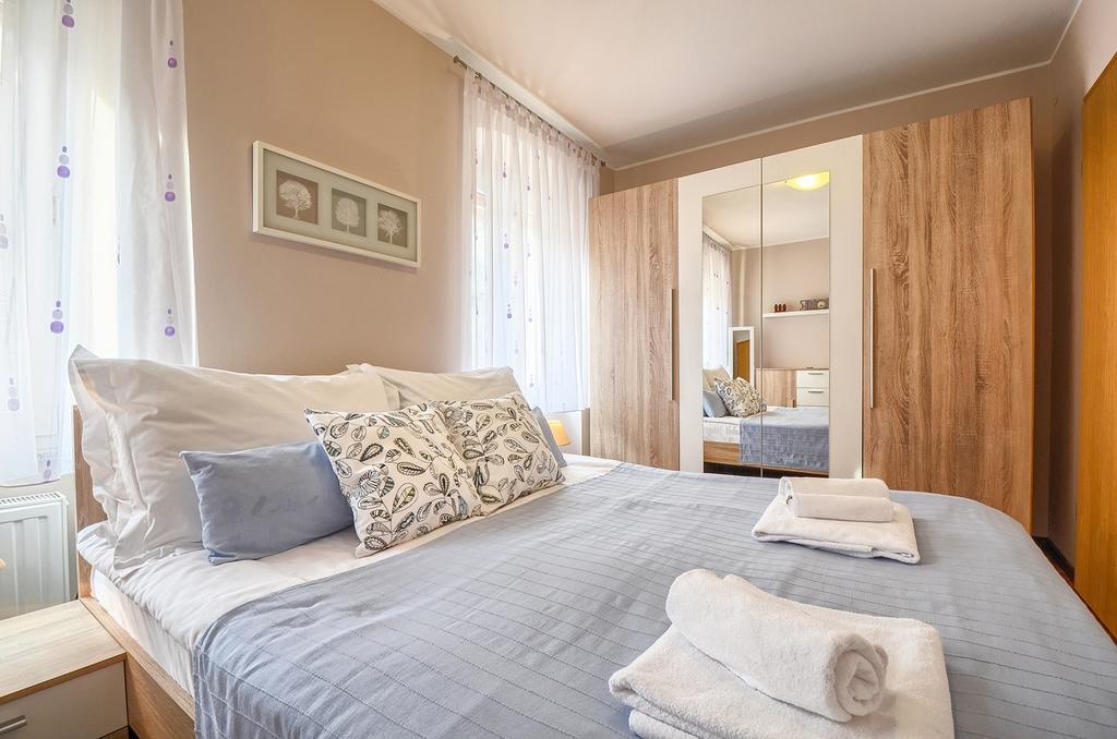 E&E Apartment Arena With Free Private Parking Pula Ngoại thất bức ảnh