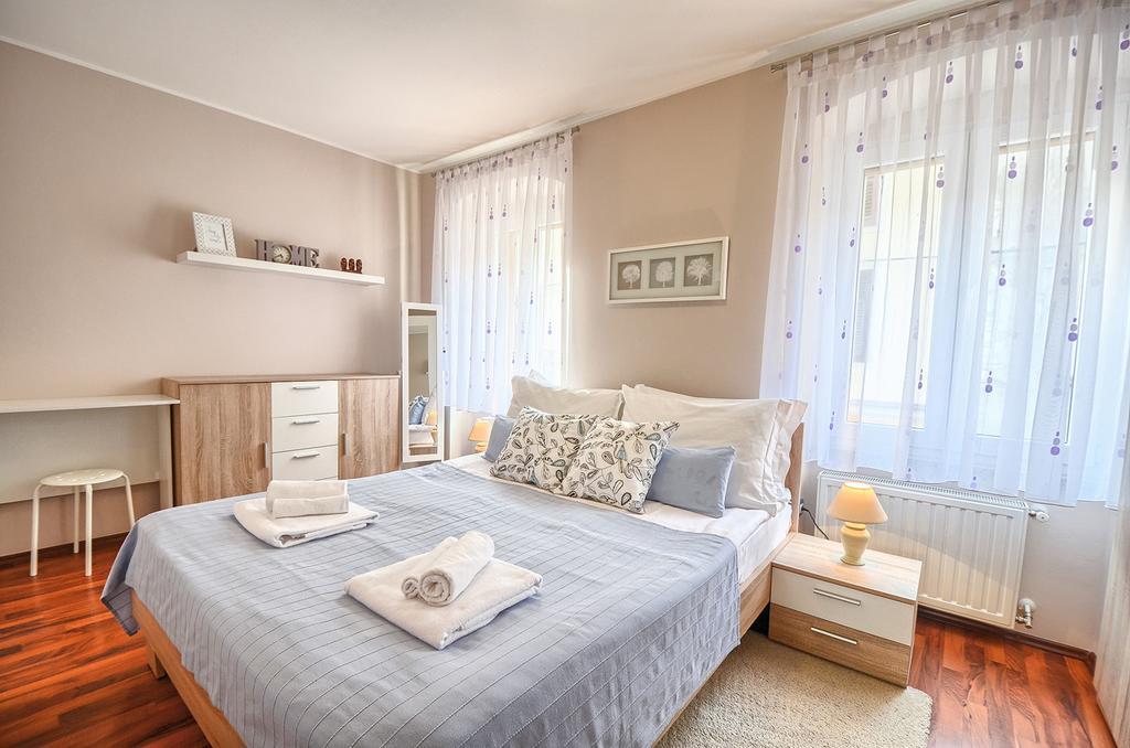 E&E Apartment Arena With Free Private Parking Pula Ngoại thất bức ảnh